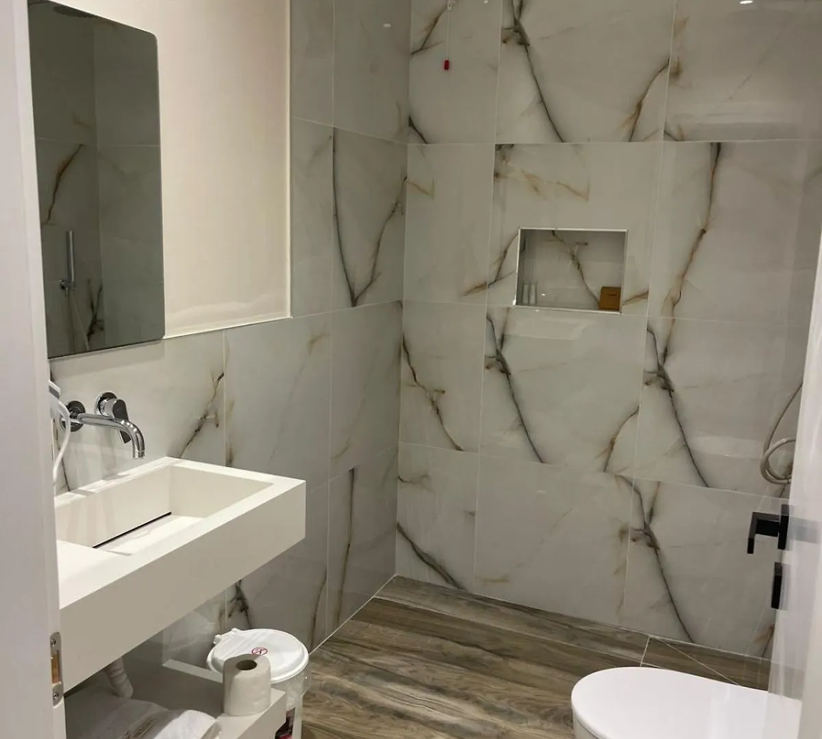 **** Hotel Nettuno Resort Orikum Albania